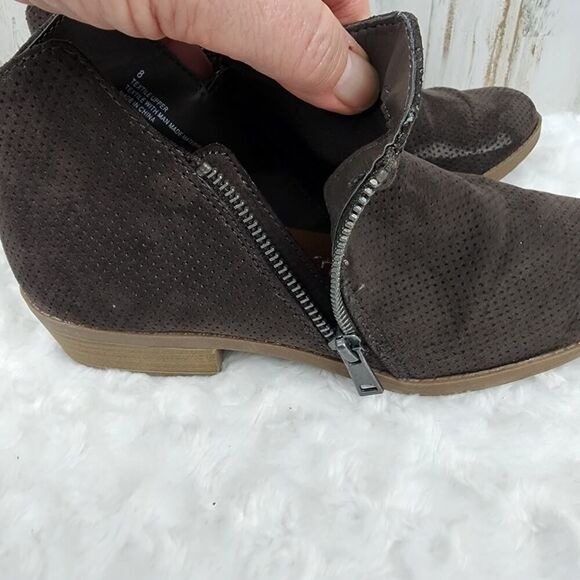 Universal Thread Ankle Perforated Suede Bootie Brown Size 8 - Picture 6 of 9